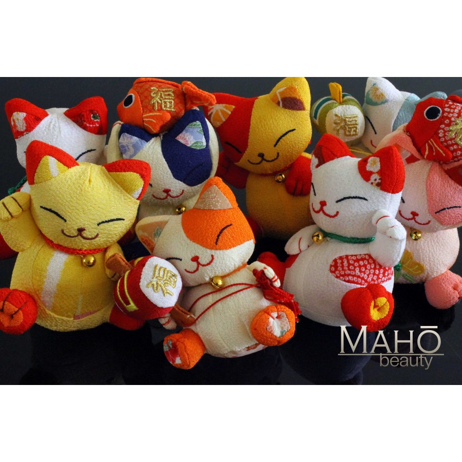 Details about   Maneki Neko Ceramic Kawaii Lucky cat Good Luck Charm Crepe Kimono Yellow JAPAN 